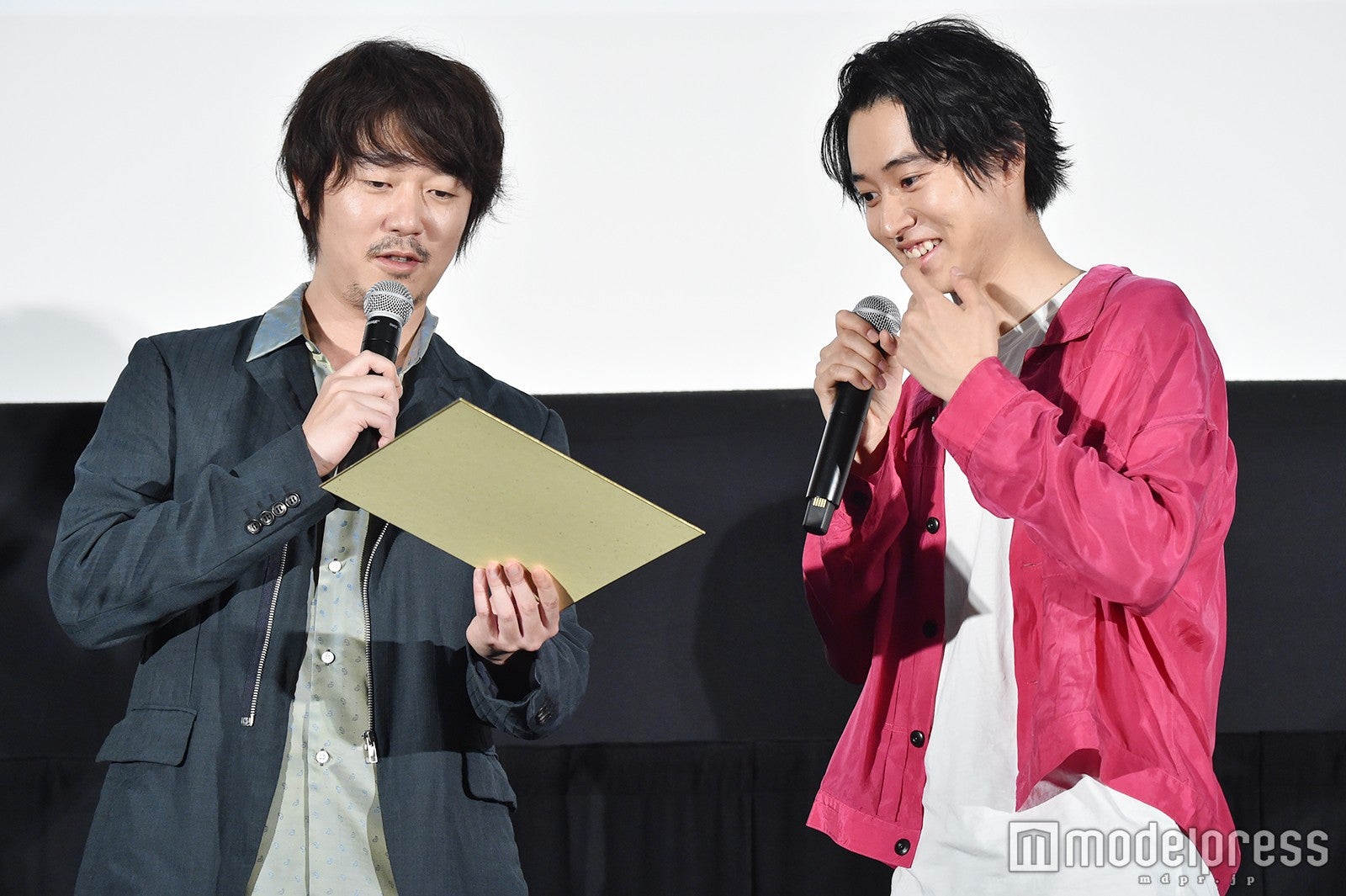 新井浩文、山崎賢人（C）モデルプレス