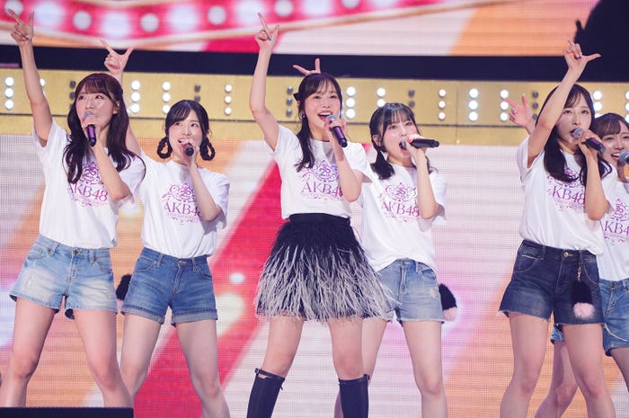 「AKB48 20th Year Live Tour 2025 in 日本武道館 〜あの頃、青春でした。これから、青春です〜」(C)AKB48