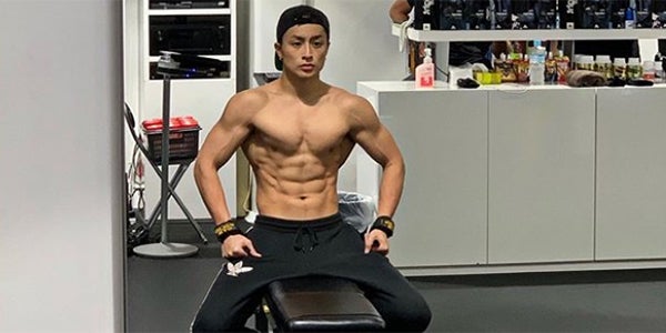 Generations白濱亜嵐 仕上がった逆三角形ボディを披露 姉ラブリは 面白い身体 とコメント モデルプレス