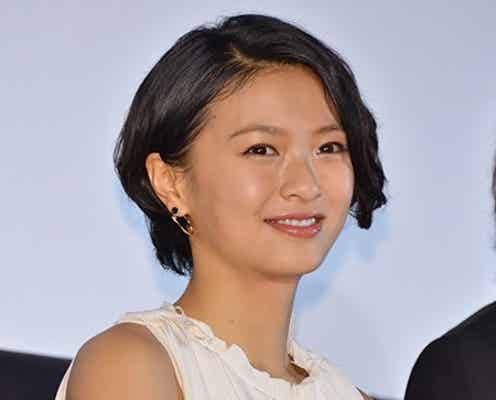 榮倉奈々“足キス”バレンタインに笑顔でコメント「シュール」