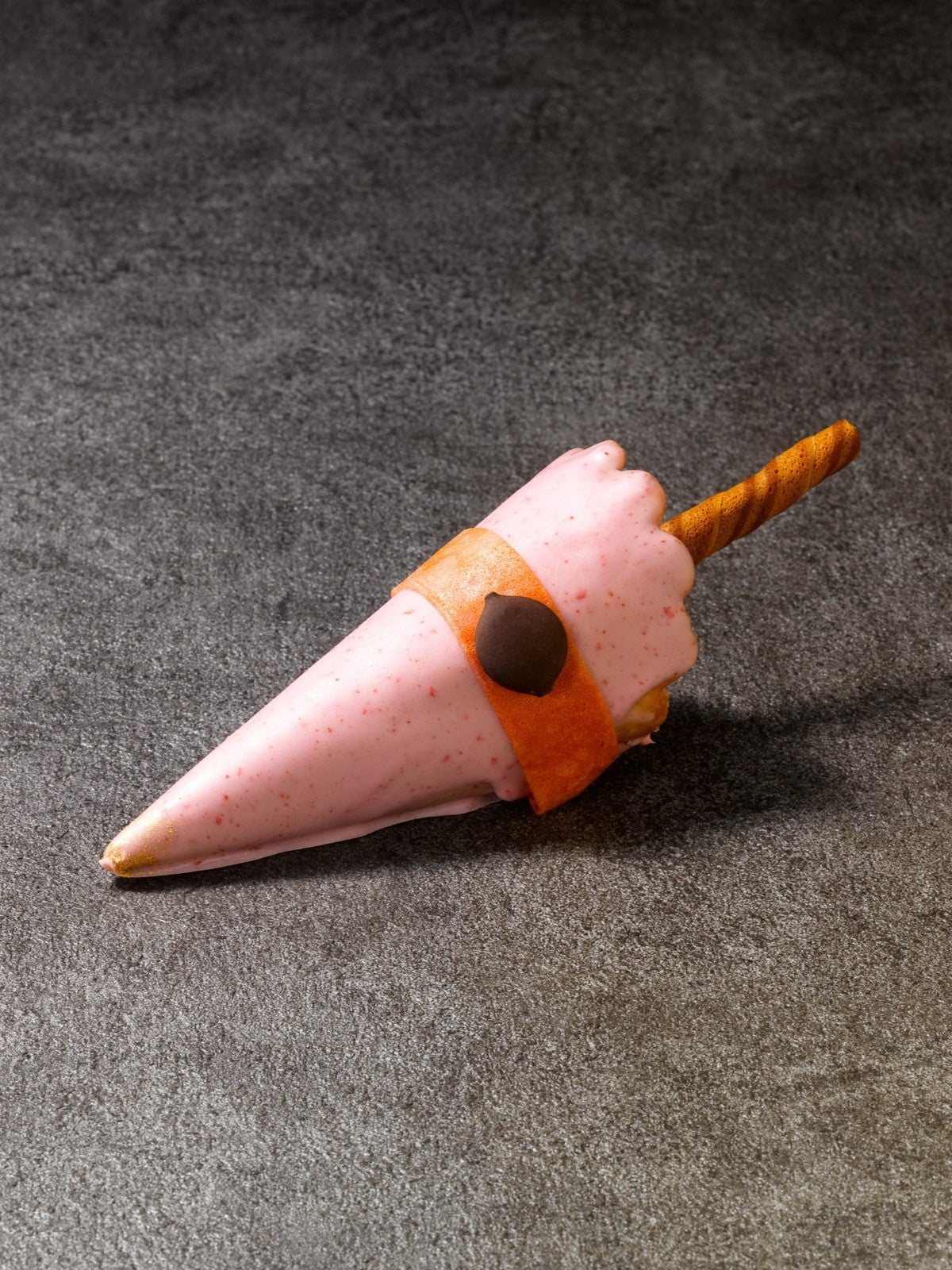 ハグリッドの傘～ストロベリーコーン～　650円（税込）（提供写真）