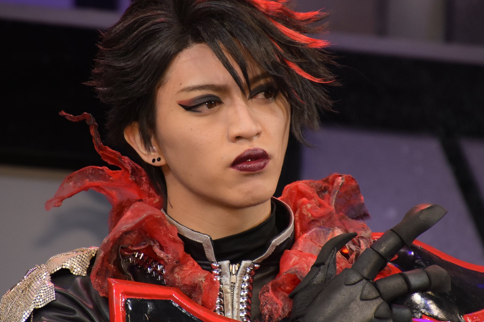 石渡真修（C）円谷プロ（C）DHL製作委員会