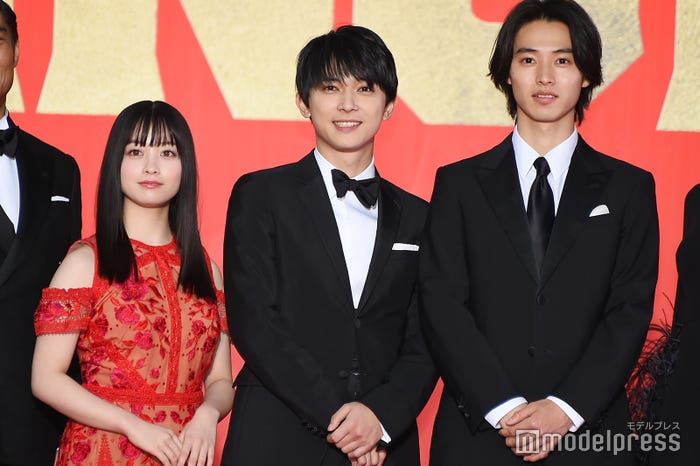 (左から)橋本環奈、吉沢亮、山崎賢人 (C)モデルプレス
