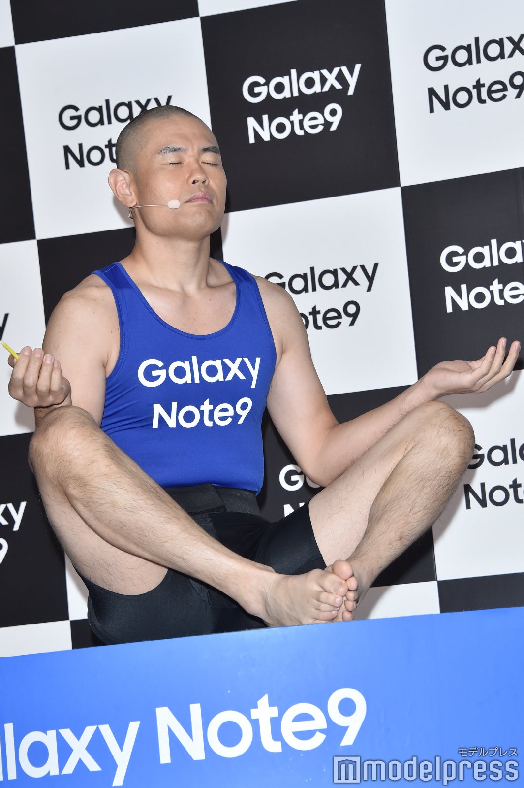 “筋肉美”を披露する品川祐 （C）モデルプレス