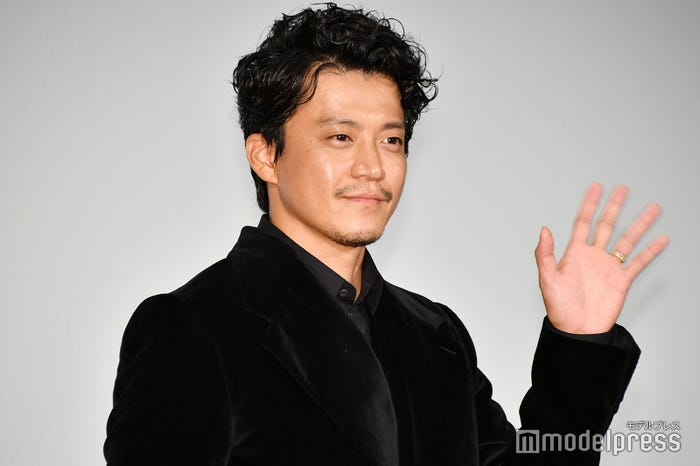 小栗旬(C)モデルプレス