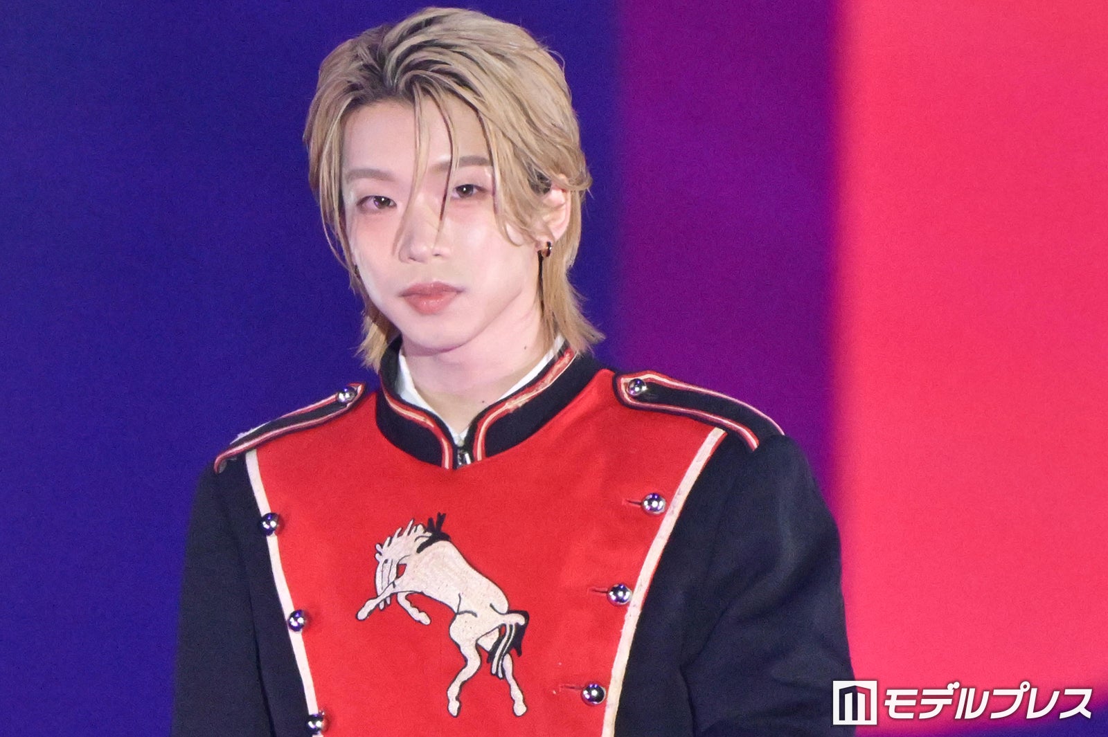 BUDDiiS森愁斗、ナポレオンジャケットでロイヤルオーラ纏う「英国の王子様かな？」「雰囲気違ってドキッとした」と悶絶の声【ガルアワ2026A/W】