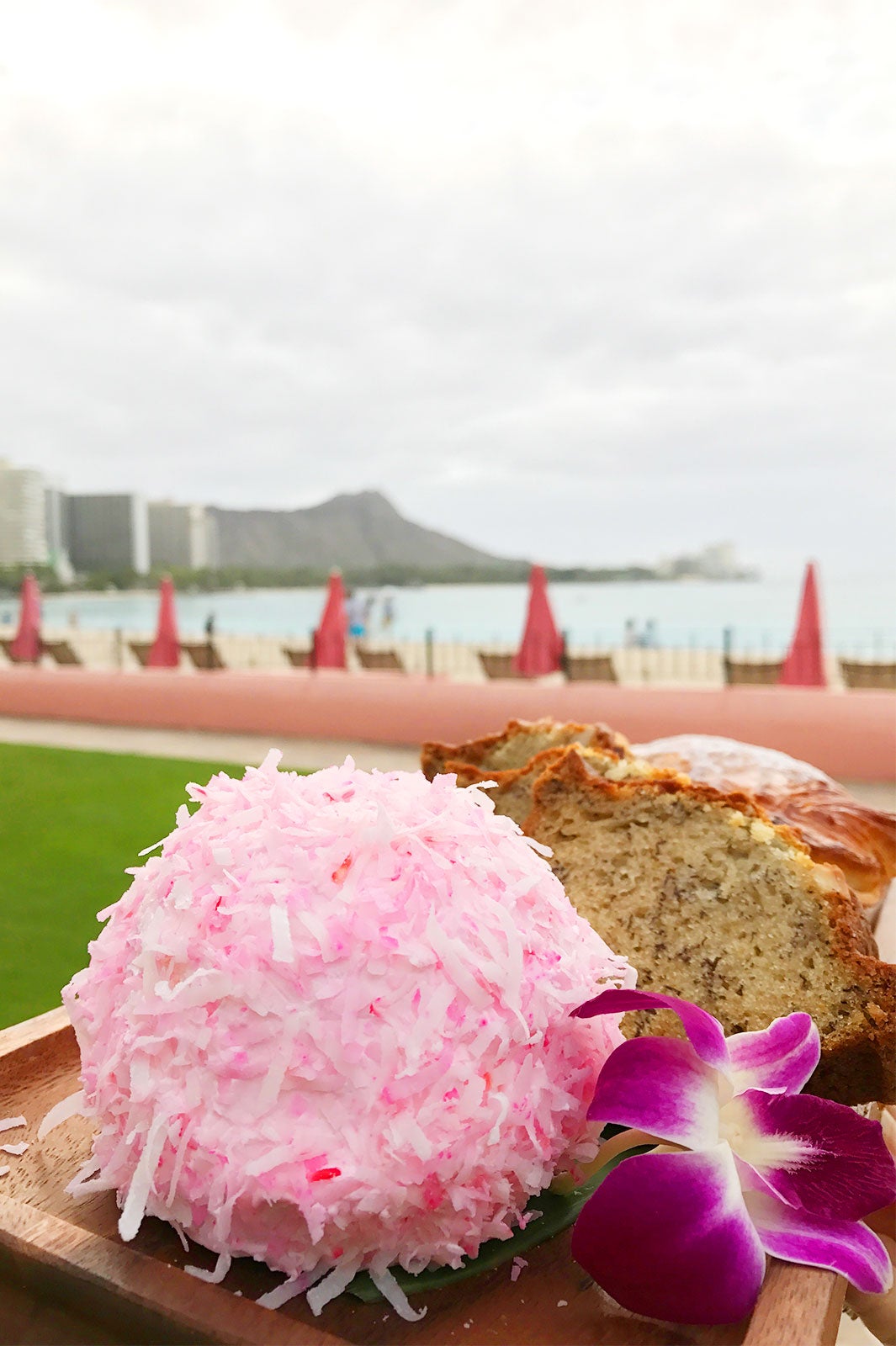 ロイヤル ハワイアンの代表的なピンクスノーボールクッキー／画像提供：The Royal Hawaiian, a Luxury Collection Resort