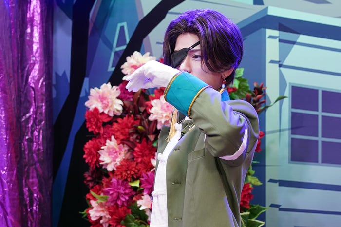 人気マンガの主人公のクラスメイトに扮したコスプレ有名人(C)日本テレビ