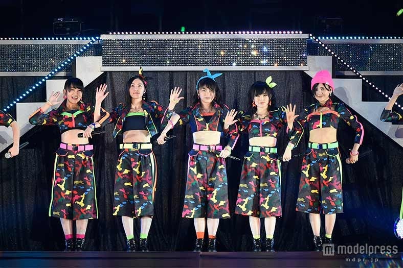 ライブの様子（C）AKS