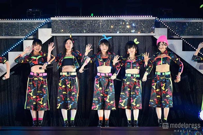 ライブの様子(C)AKS