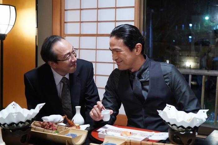 小日向文世、江口洋介/「コンフィデンスマンJP」第1話より(C)フジテレビ