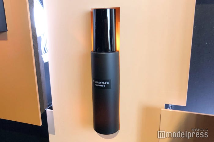 アンリミテッド メイクアップ フィックス ミスト(C)モデルプレス