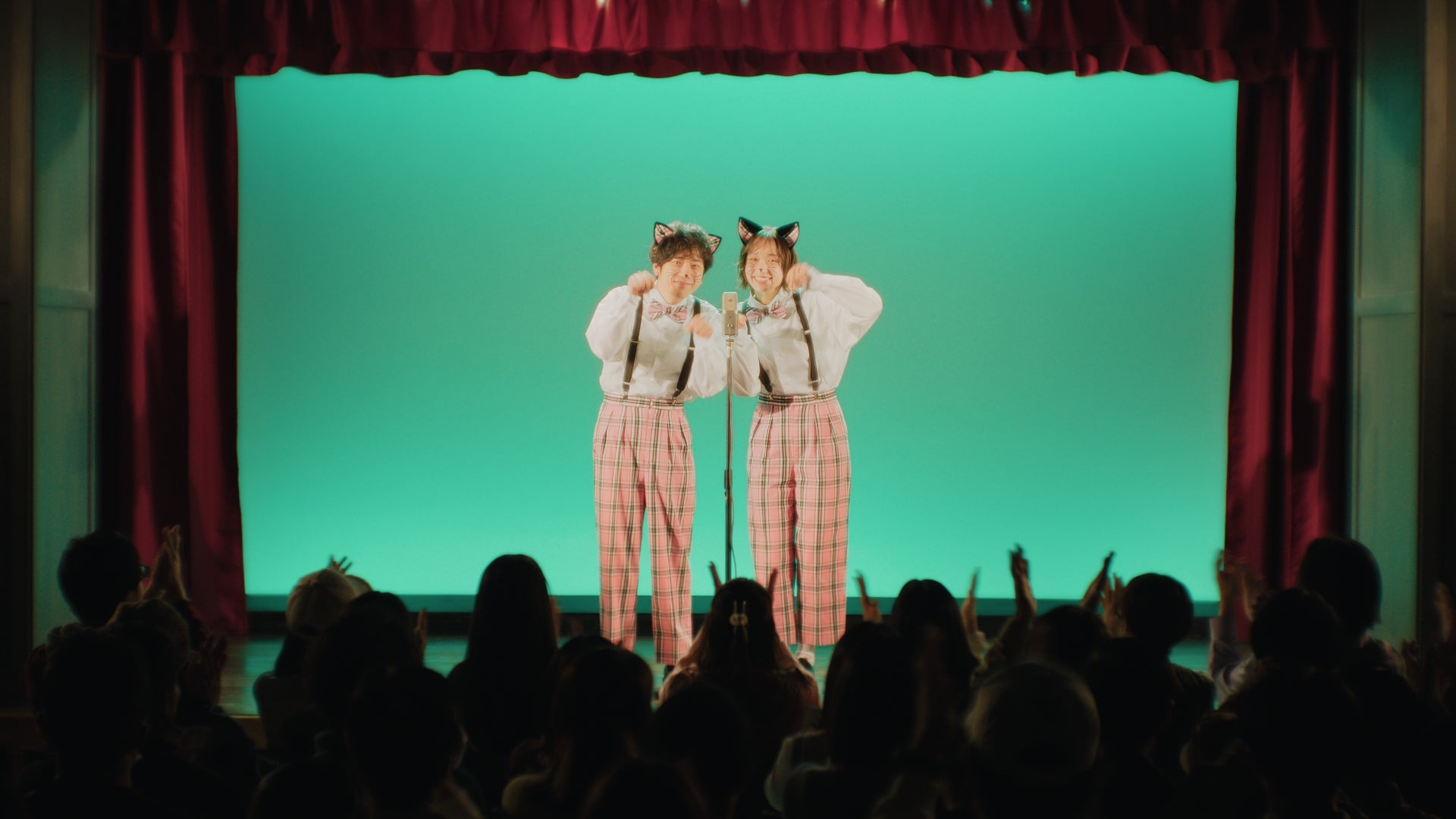 二宮和也、白本彩奈／DHC新CMシリーズ【「にゃんピーズ 」うるおい呼び込むクレンジング篇】（提供写真）