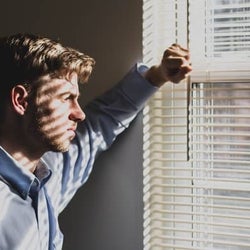 一瞬の隙を狙え!「多忙男子を落とす」のに最適なアプローチ法