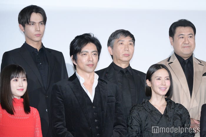 (前列左から)福本莉子、大沢たかお、中谷美紀(後列左から)中川大志、梶原善、小手伸也(C)モデルプレス