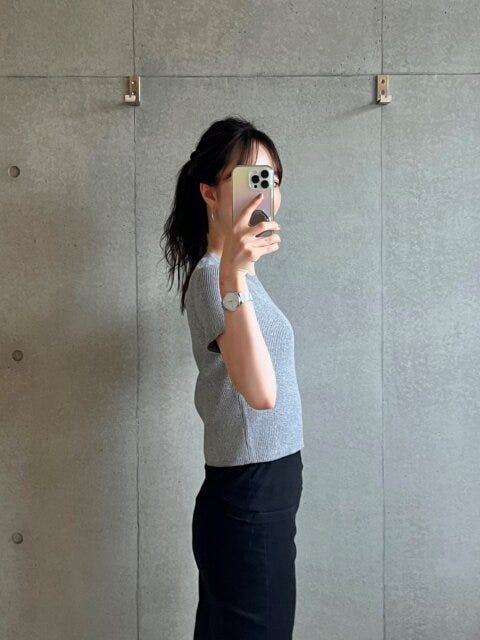 ラメクロップドセーター　細見えのシルエット　グレー　トップス