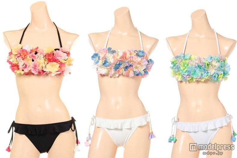 たっぷりフローラルビキニ17,820円(税込)レッド、ピンク、グリーンの3色展開「Swimwear Collection」
