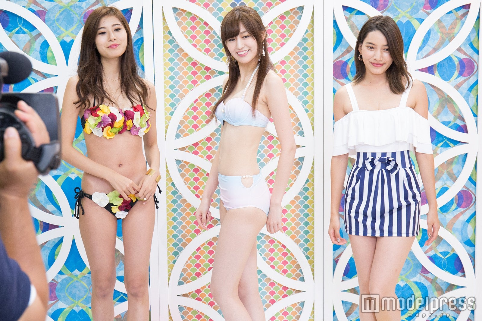 沖舘唯、坂本くるみ、樽見麻緒／水着提供：andante shop