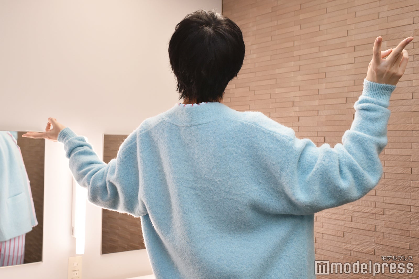 もはやカメラを見ていない桜田通（C）モデルプレス