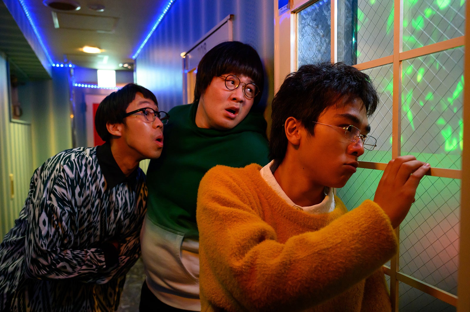 ひょっこりはん、一ノ瀬ワタル、若林時英（C）『恋愛のすゝめ』製作委員会／第2話より