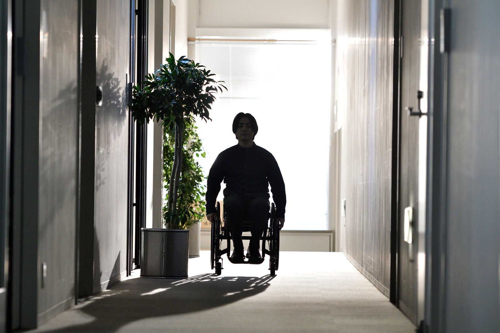 山田孝之／「dele」第1話より（C）テレビ朝日