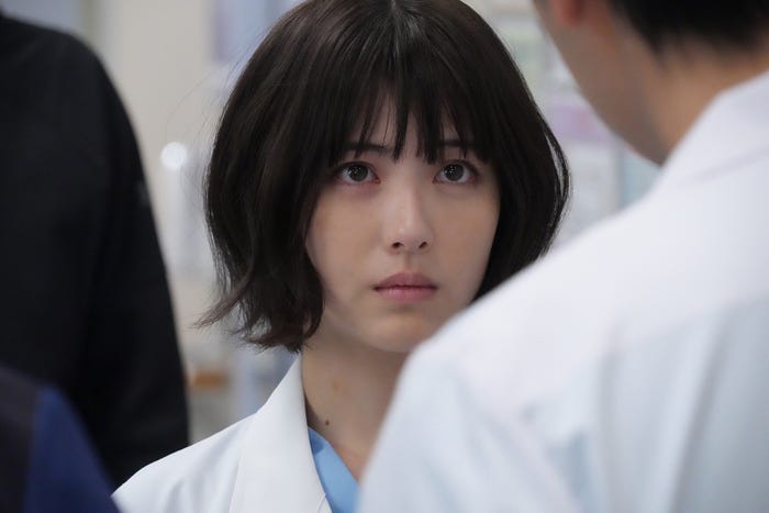 浜辺美波/「ドクターホワイト」第1話より(C)フジテレビ