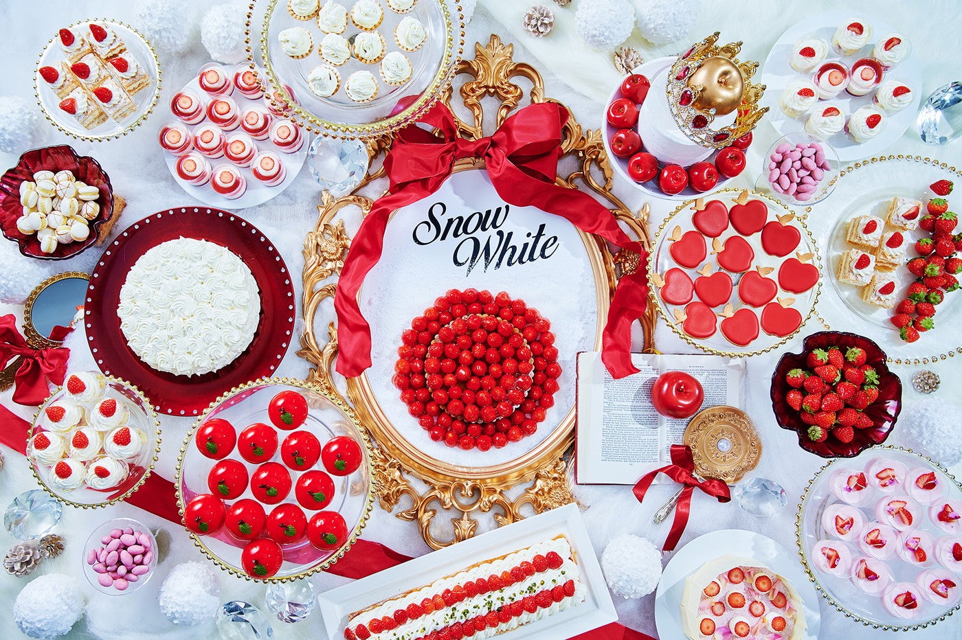 白雪姫の純白の世界×赤い果物のスイーツビュッフェ、インターコンチネンタル東京ベイで開催