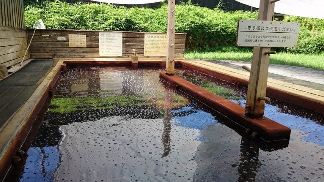 暑い夏は「ラムネ温泉」でシュワっとリフレッシュ！最高の温度感が気持ちいい炭酸温泉を満喫