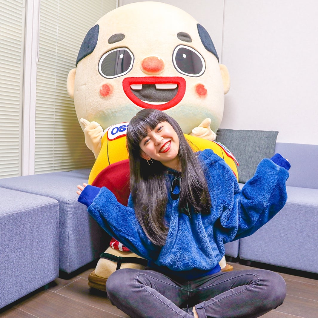 ちっちゃいおっさんと菅沼ゆり（写真提供：MBS）