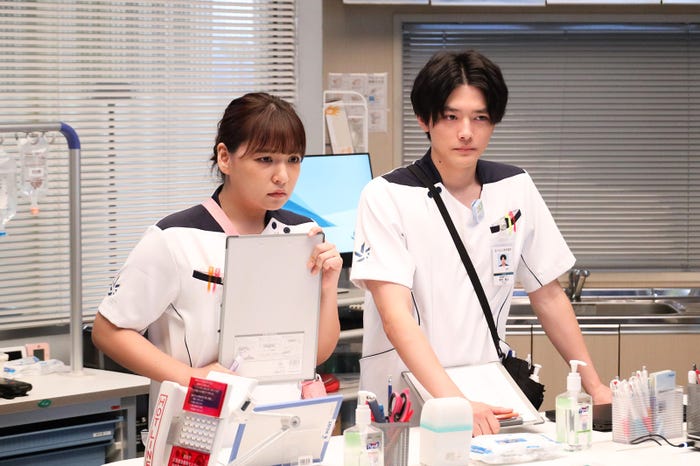 野呂佳代、櫻井海音「ナイト・ドクター」第8話より(C)フジテレビ