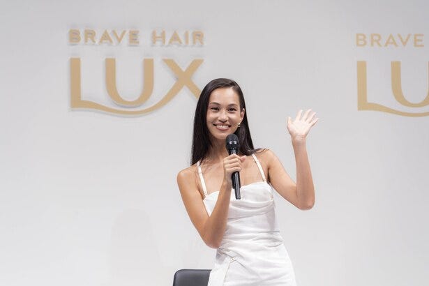 水原希子 背中の大きく開いたワンピース姿で登場 自身の考える 美しさ を語る 多様になった美しさ 個性をリスペクトしていきたい モデルプレス 水原希子 背中の大きく開いたワンピース姿で登場 自身の考える 美しさ を語る 多様になった美しさ 個性をリスペクトしていきたい モデルプレス