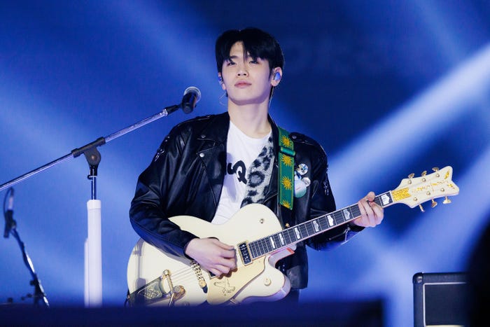 キム・テレ/自己発光TOENZE(C)CJ ENM Co., Ltd, All Rights Reserved