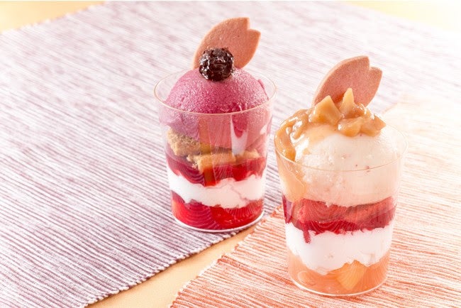 ジェラートサンデー（白桃・巨峰）／画像提供：富士急行