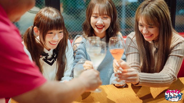 椎名ひかり、前田希美、関口さくら/クリスマスディナー(イタリア)(写真提供:MBS)