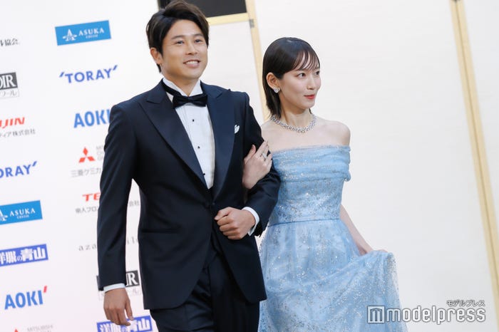 内田篤人、吉岡里帆(C)モデルプレス