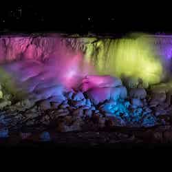 凍てついたナイアガラの滝／Niagara Falls Frozen Illumination by Elvir K