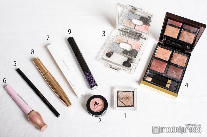 桃月なしこのメイクポーチ:アイメイク (C)モデルプレス