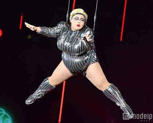 渡辺直美が飛んだ!TGC初のフライング演出でレディー・ガガが降臨<TGC2017 S/S>