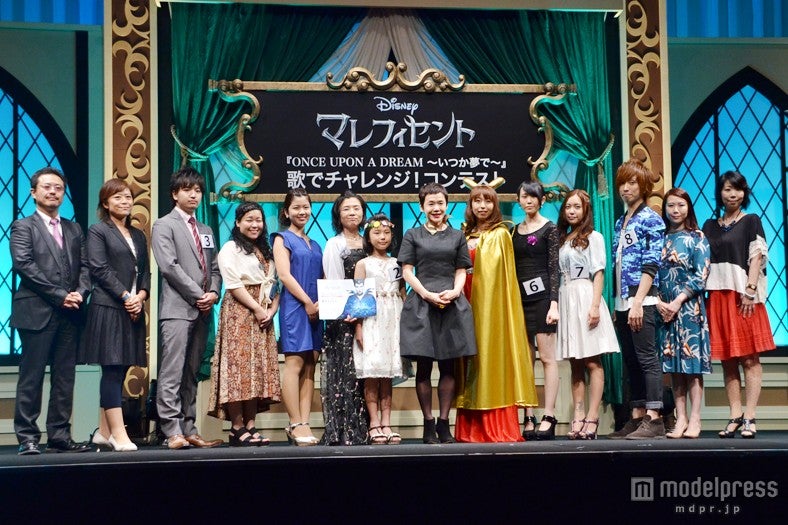 映画「マレフィセント」主題歌「ONCE UPON A DREAM～いつか夢で～」歌でチャレンジ！コンテストの様子