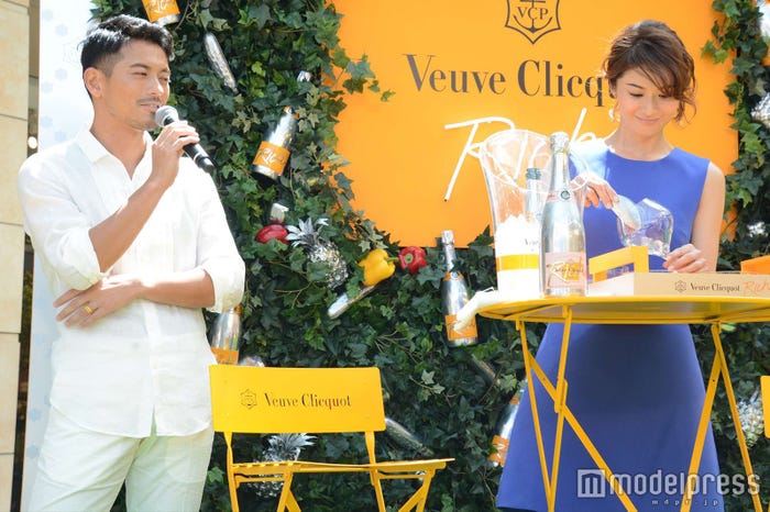 鈴木啓太、畑野ひろ子夫妻(C)モデルプレス