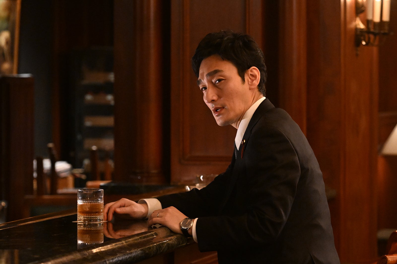 草なぎ剛 「罠の戦争」最終話より（C）カンテレ