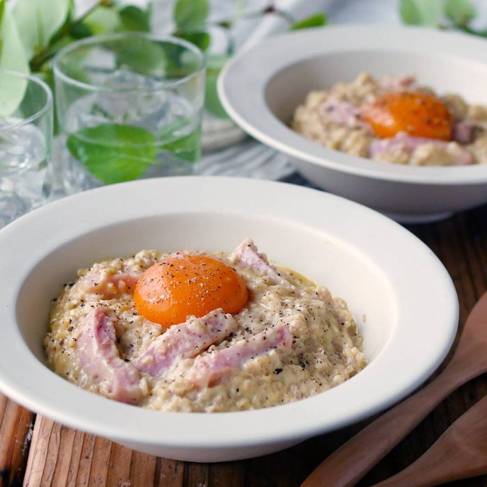 オートミールで作る 豆乳カルボナーラリゾット モデルプレス