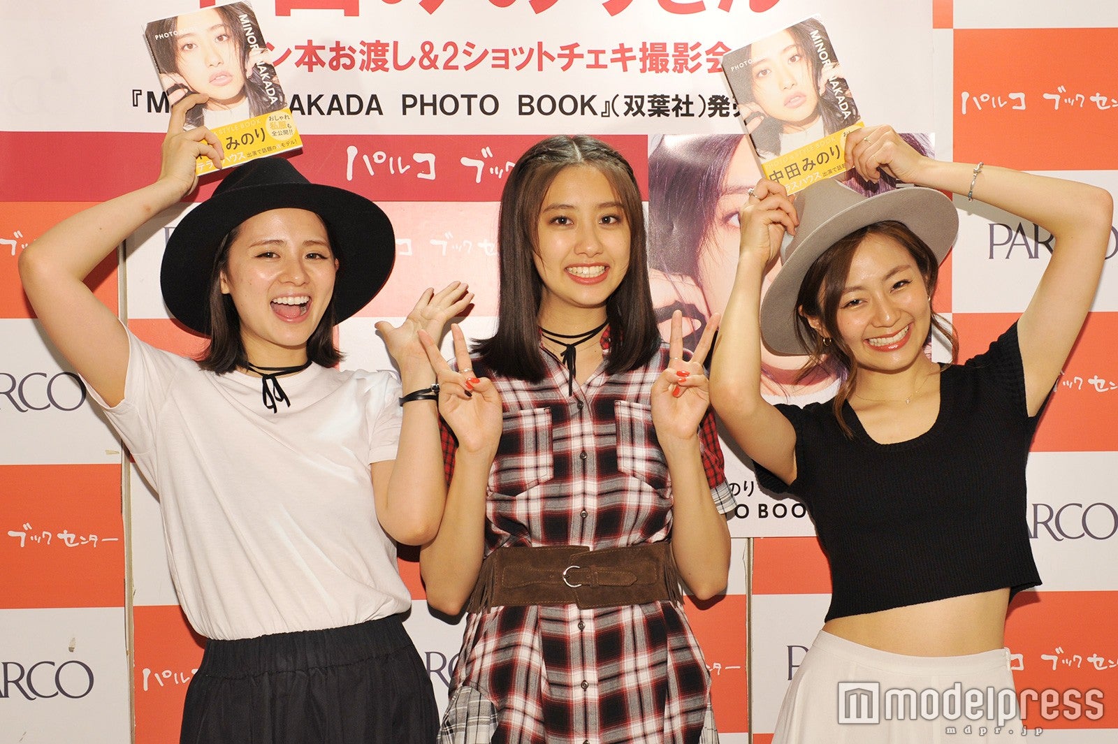 （右）信太美月（C）モデルプレス