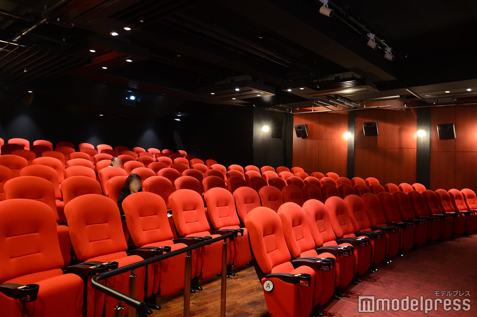 WHITE CINE QUINTO（C）モデルプレス