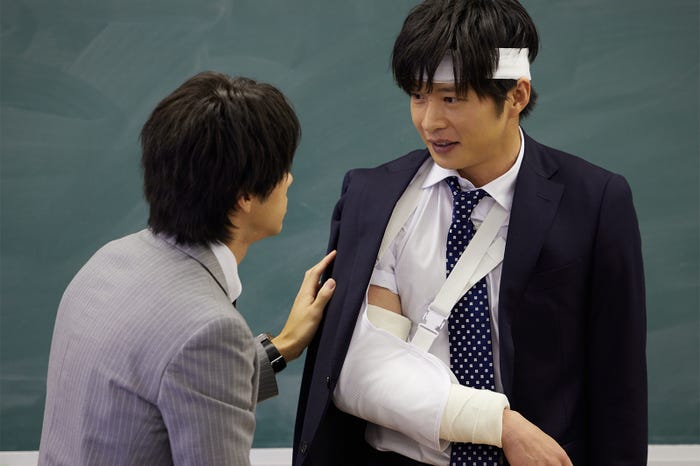 山田裕貴、田中圭「先生を消す方程式。」より(C)テレビ朝日