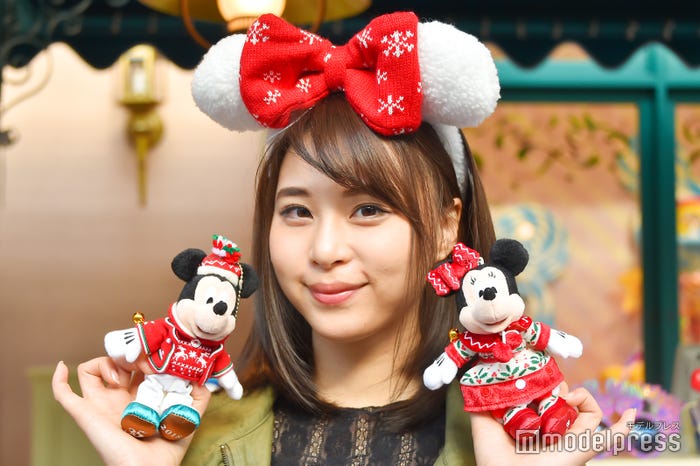 ぬいぐるみバッジ各¥1,800/モデル:山本成美(C)モデルプレス(C)Disney