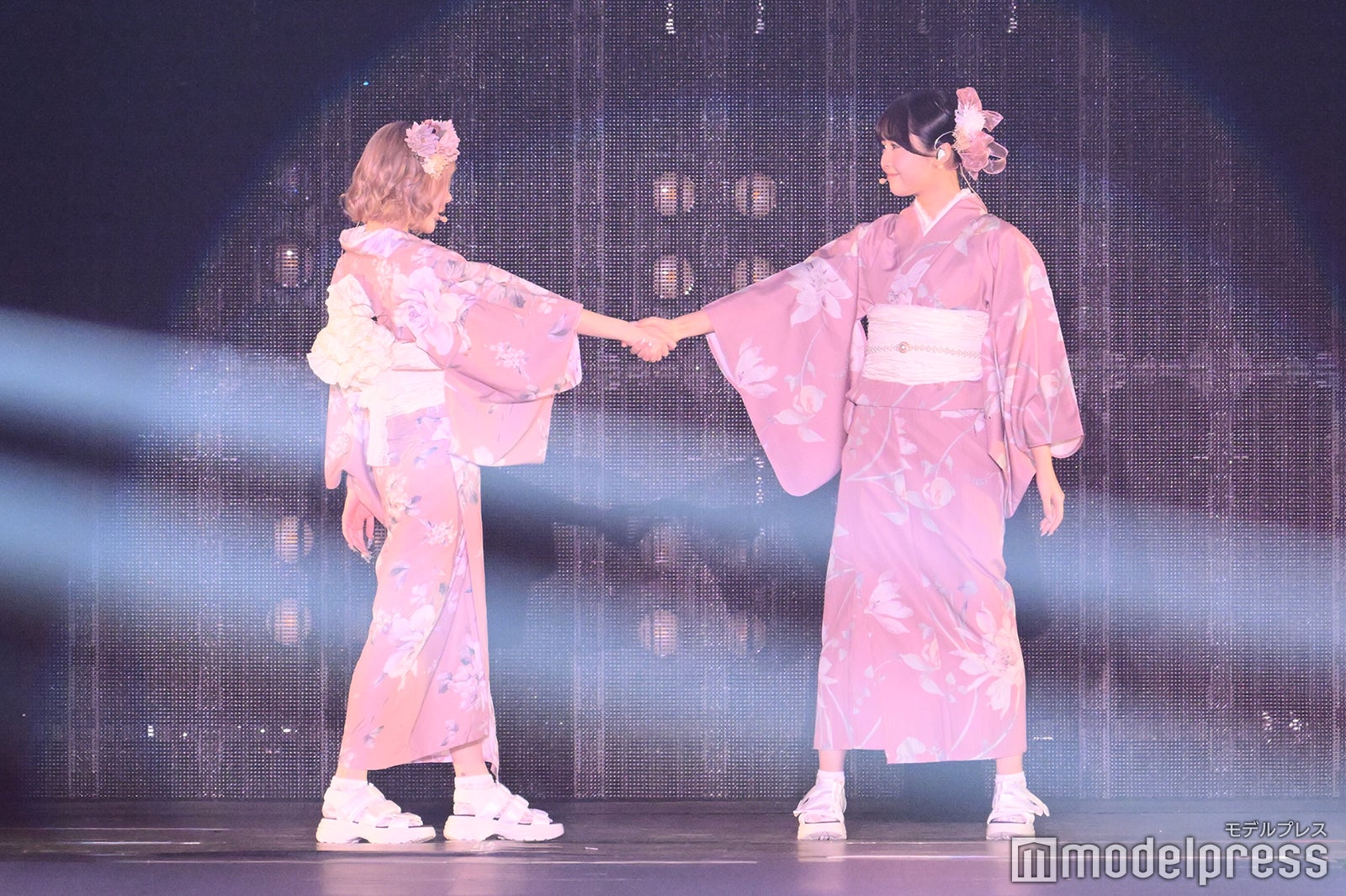 戦慄かなの、頓知気さきな「関コレ 2023 S／S」より（C）モデルプレス