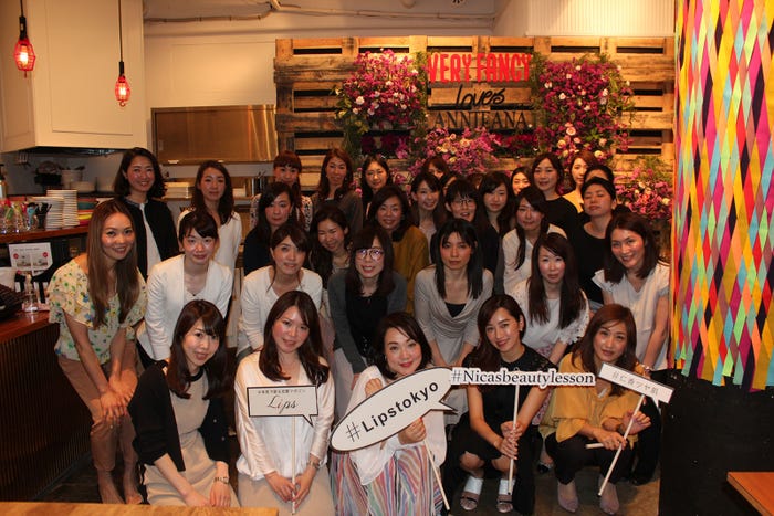 参加者と記念撮影(提供写真)