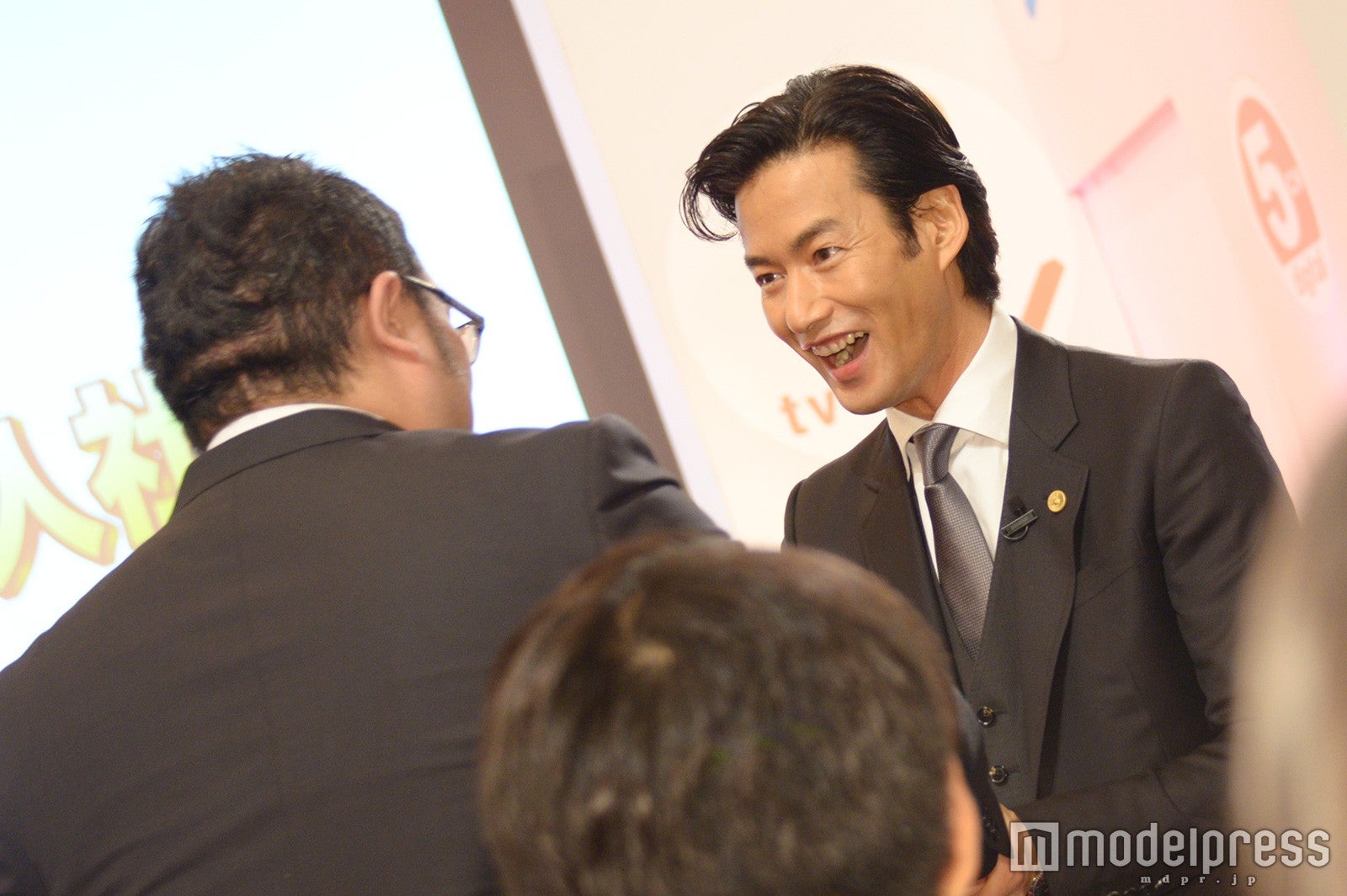 新入社員を激励する竹野内豊（C）モデルプレス