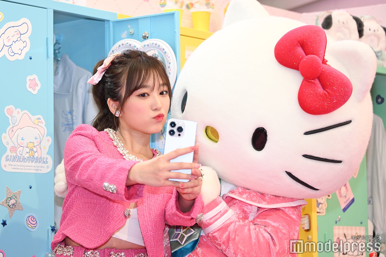 矢吹奈子、キティちゃん（C）モデルプレス